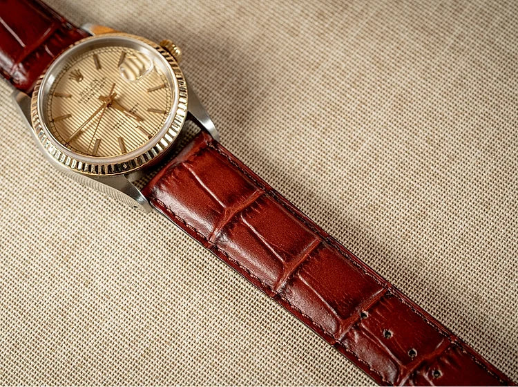 Crocodile-effect leather watch strap